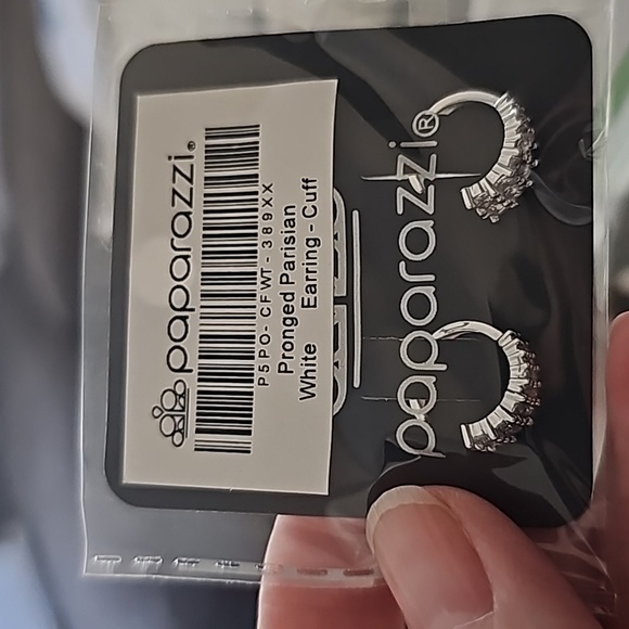 Prolonged Parisian White Earring Cuff Rhinestones - Picture 3 of 3